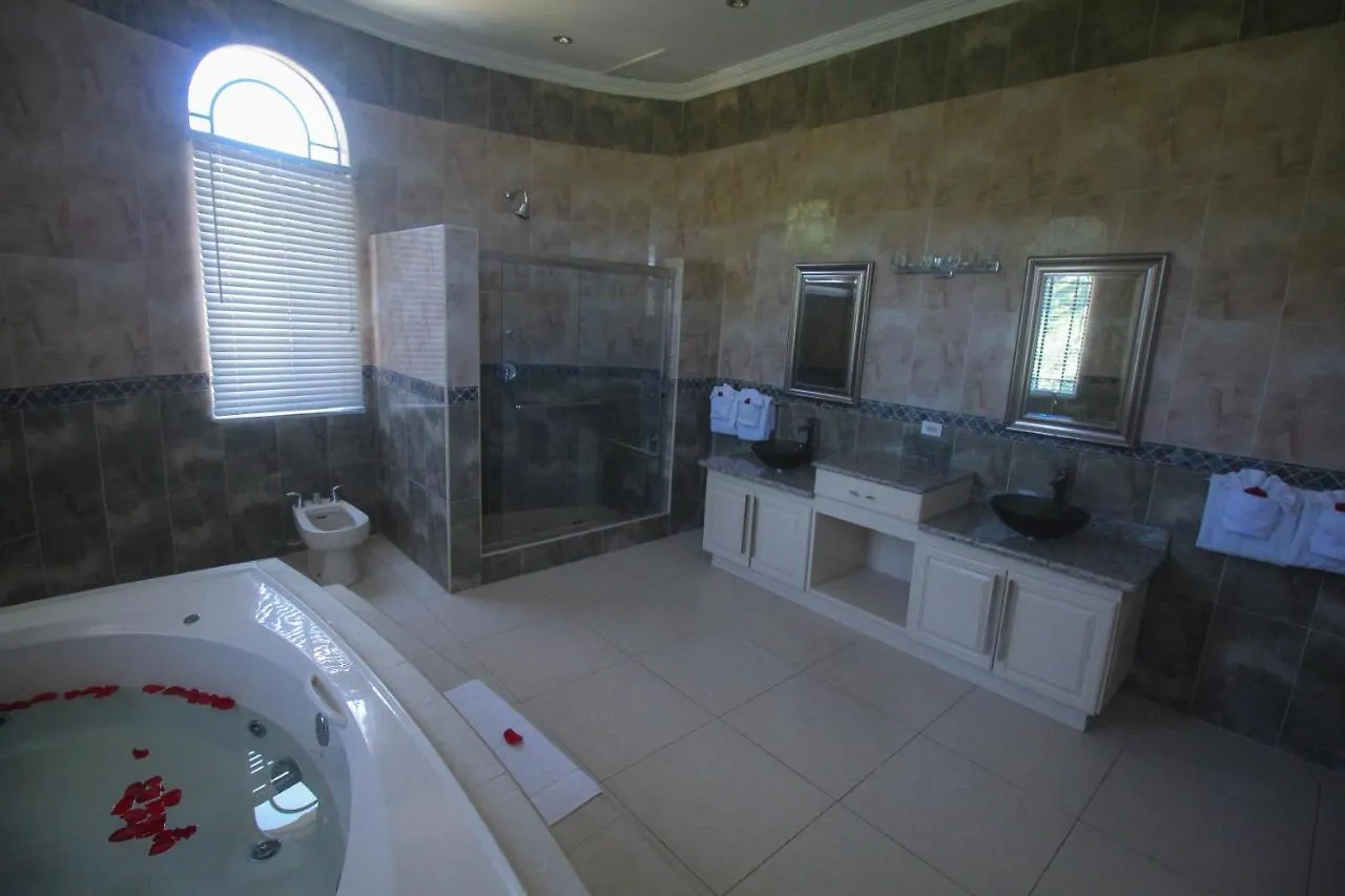 Luxury 10 Bedroom Villa-Millbrooks Montego Bay Vila
