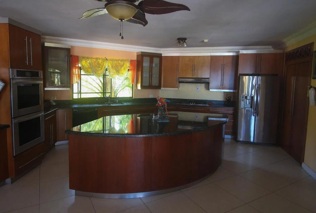 Luxury 10 Bedroom Villa-Millbrooks Montego Bay Vila