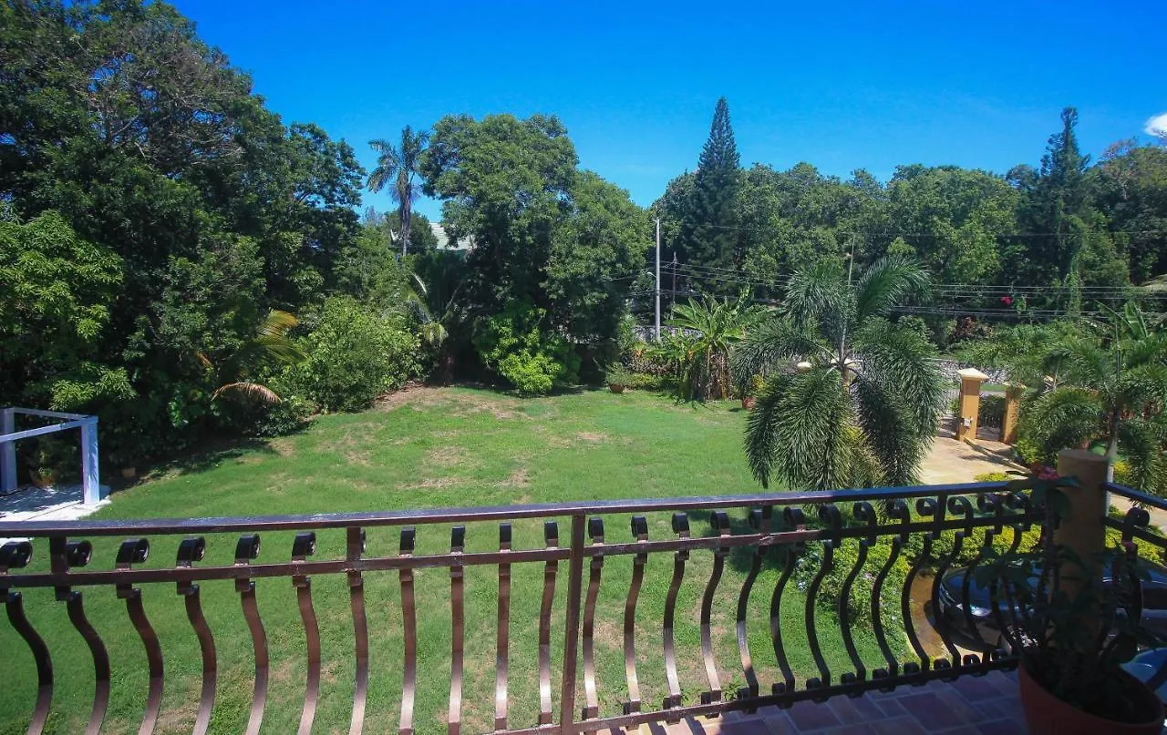 Luxury 10 Bedroom Villa-Millbrooks Montego Bay